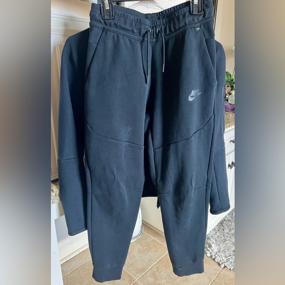 NIKE TECH FLEECE BOYS FULL-ZIP HOODIE & JOGGERS - Picture 4 of 4